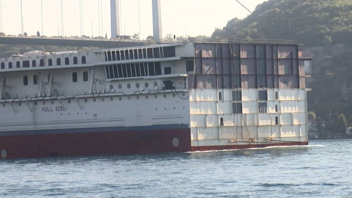 Dev geminin parçası İstanbul Boğazı'ndan geçti -6