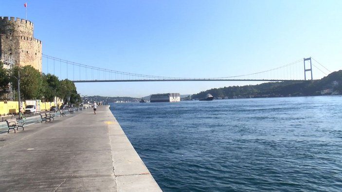 Dev geminin parçası İstanbul Boğazı'ndan geçti -1