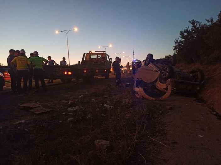 Makas attı, zincirleme kazaya yol açtı, olay yerinden kaçtı: 1 ölü, 8 yaralı -6