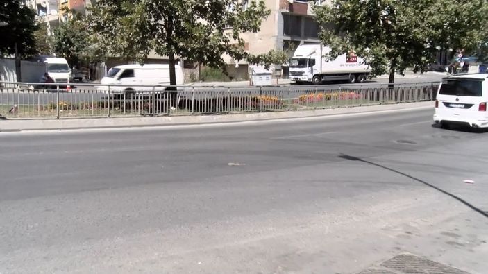 Sultangazi'de otomobilin çarptığı 14 yaşındaki çocuk ağır yaralandı -2