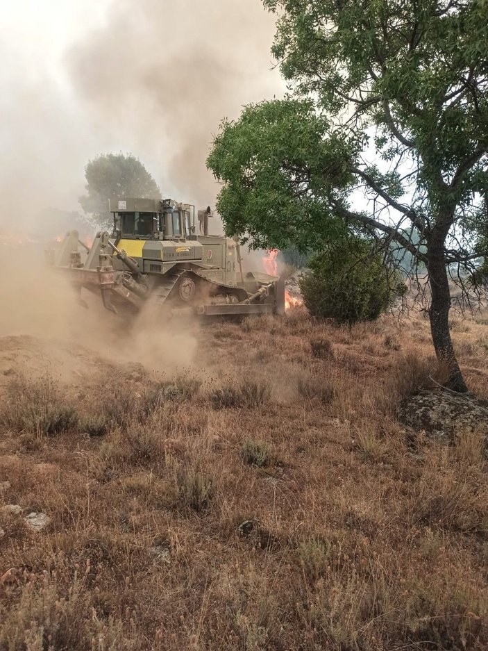 İspanya’da yılın en büyük yangını: 12 bin hektarlık ormanlık alan küle döndü -9