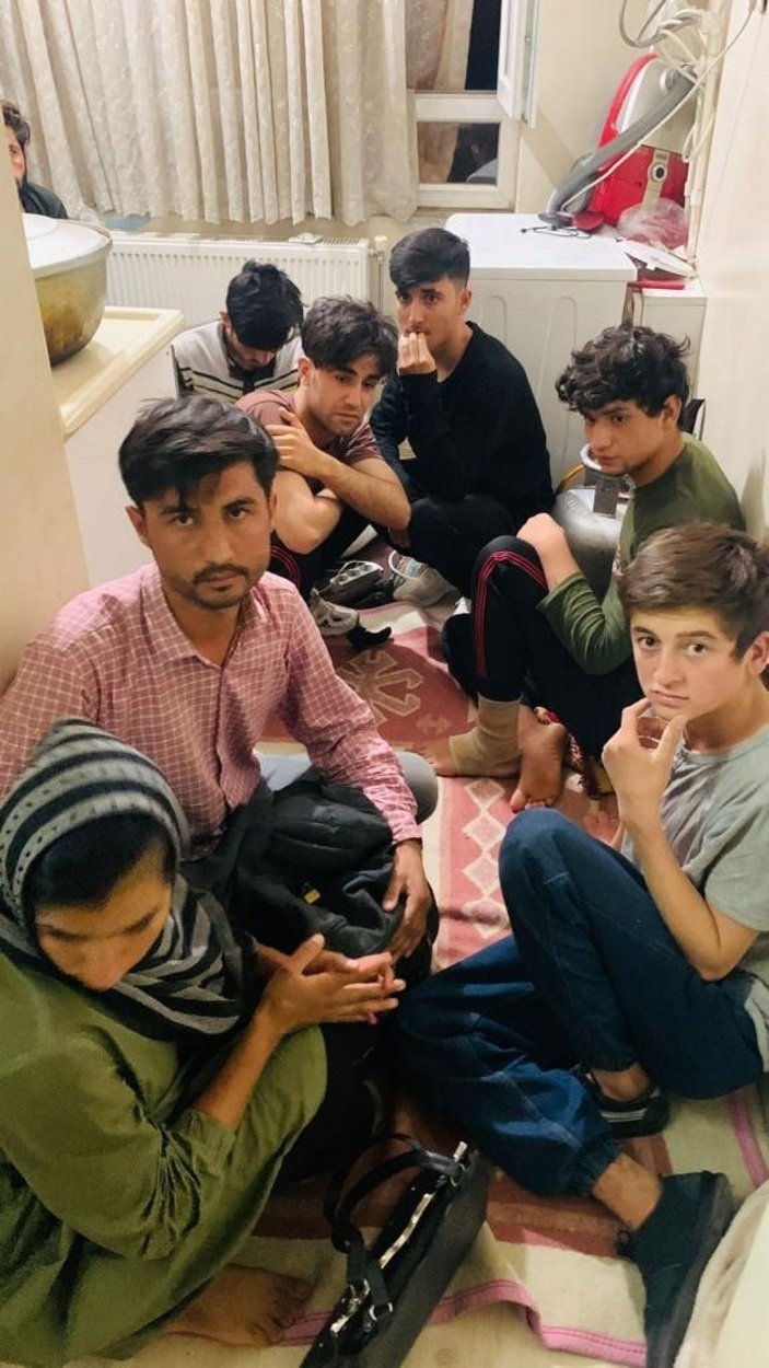Van’da apartman dairelerinde 115 düzensiz göçmen yakalandı