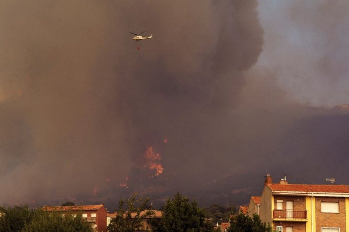 İspanya’da yılın en büyük yangını: 12 bin hektarlık ormanlık alan küle döndü -6