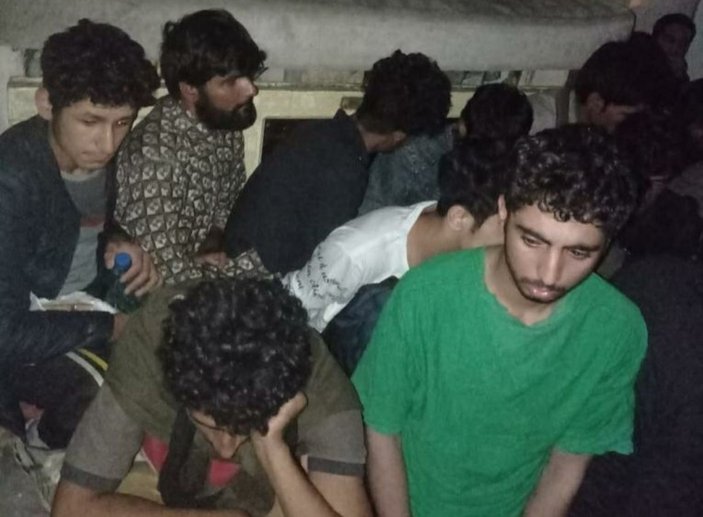 Van’da apartman dairelerinde 115 düzensiz göçmen yakalandı