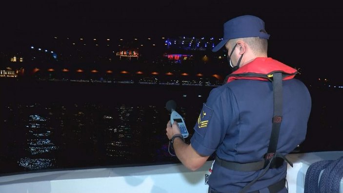 İstanbul boğazı'nda eğlence merkezlerine ve gezi teknelerine gürültü kirliliği denetimi -4