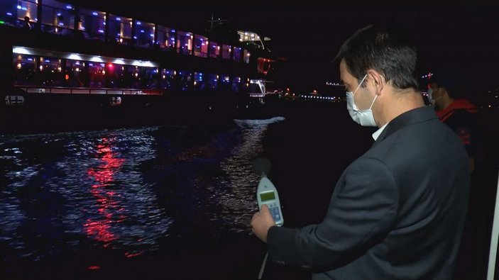 İstanbul boğazı'nda eğlence merkezlerine ve gezi teknelerine gürültü kirliliği denetimi -7