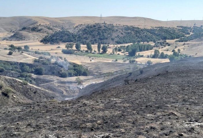 Kaynak makinesinden çıkan kıvılcımlar, 300 hektar tarlayı yaktı -4