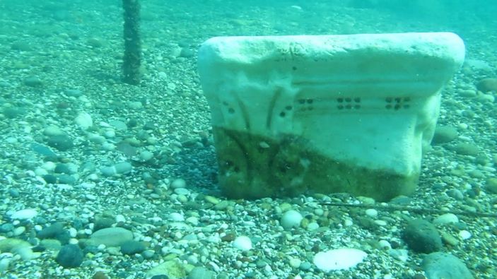 Deniz dibinde Roma dönemine ait sütun başı -5