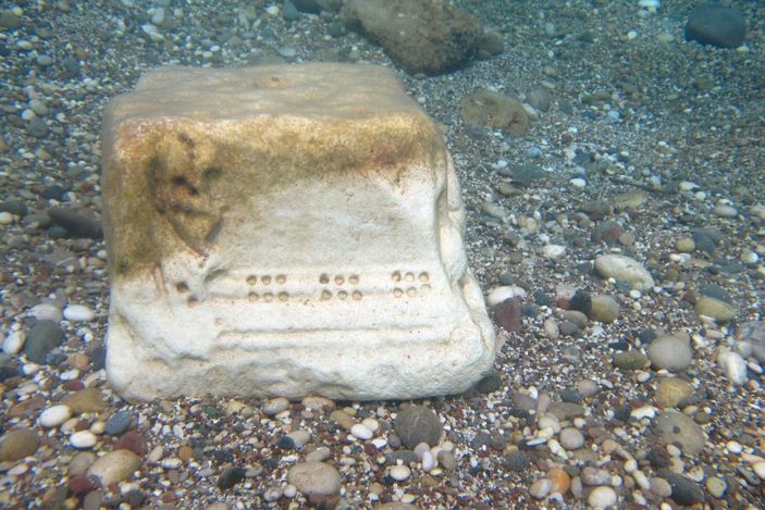 Deniz dibinde Roma dönemine ait sütun başı -2