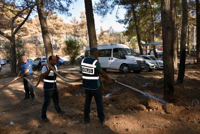 Marmaris'te polisten yanan ormanı yeşertmek için çalışma -2