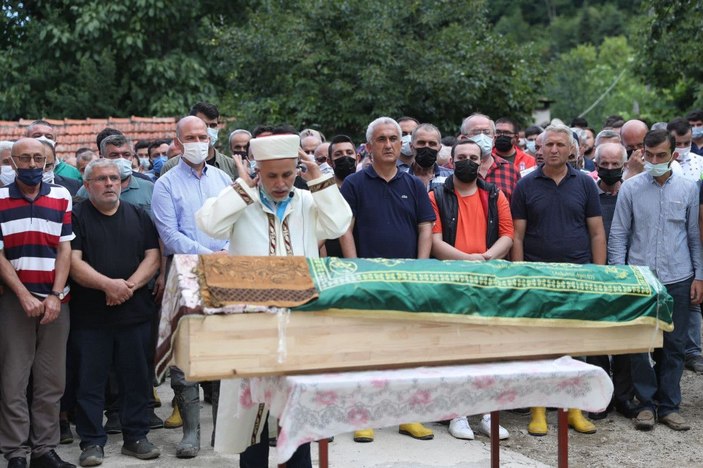 Sele kapılarak hayatını kaybeden Duygu öğretmen toprağa verildi -1