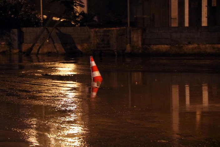Zonguldak'ta heyelan yaşanan mahalledeki bir ev tahliye edildi -6