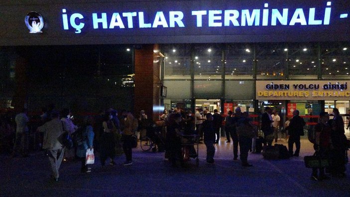 Trabzon Havalimanı'nda pist çatladı, uçuşlar iptal edildi (2) -8