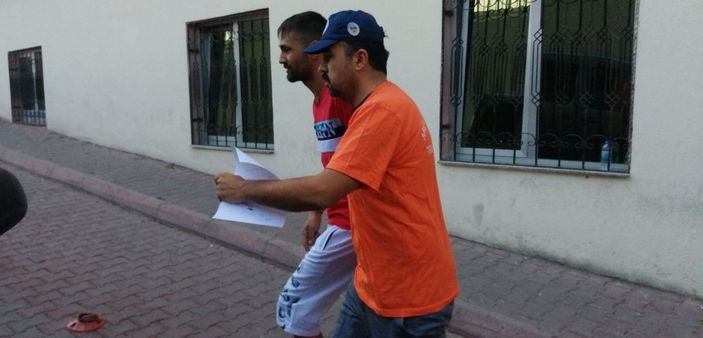 10 yıl hapisle aranan hükümlüyü temizlik görevlisi kıyafetli polis yakaladı  -1