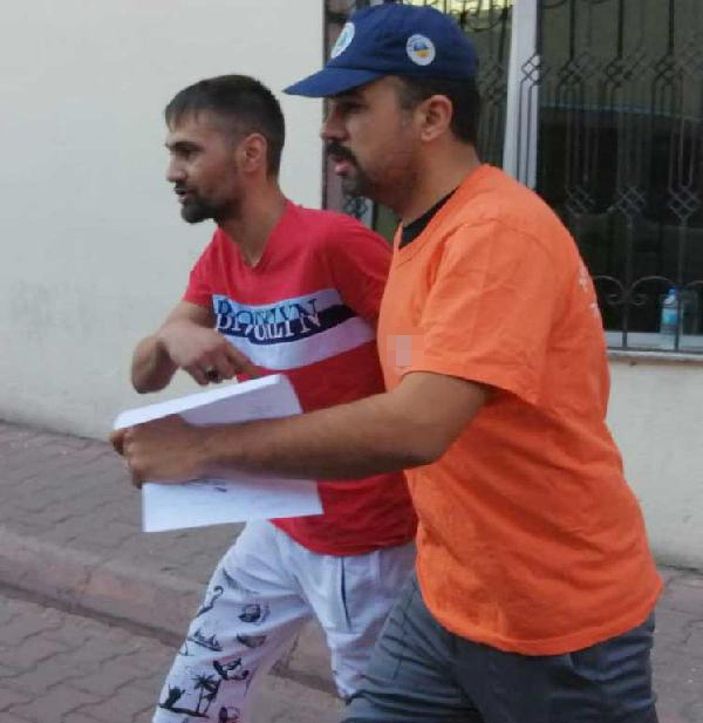 10 yıl hapisle aranan hükümlüyü temizlik görevlisi kıyafetli polis yakaladı  -4