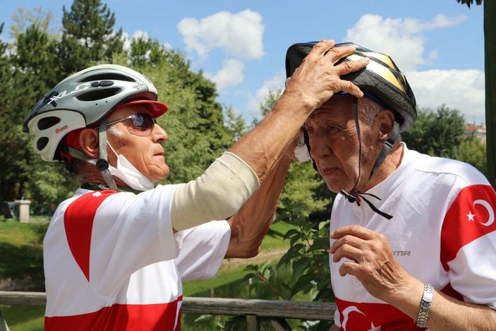 Eski milli bisikletçi kardeşler, günde 50 kilometre pedal çeviriyor -10