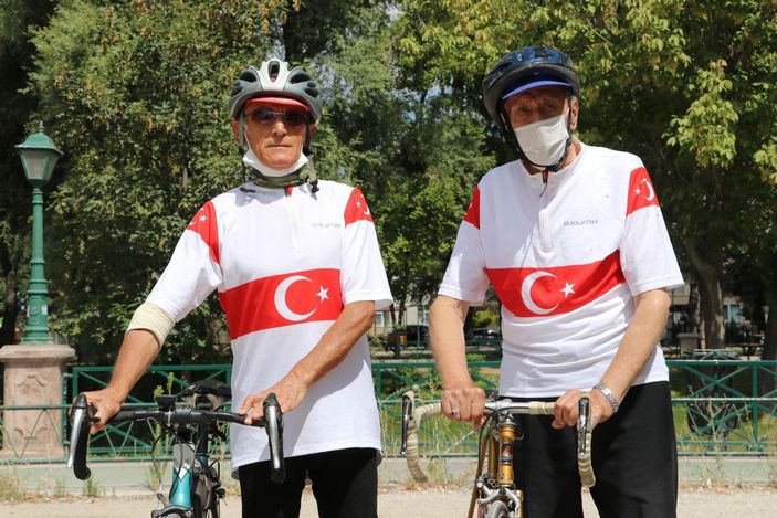 Eski milli bisikletçi kardeşler, günde 50 kilometre pedal çeviriyor -1