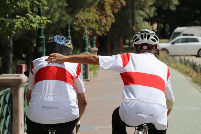 Eski milli bisikletçi kardeşler, günde 50 kilometre pedal çeviriyor -5