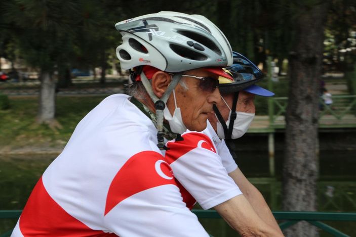Eski milli bisikletçi kardeşler, günde 50 kilometre pedal çeviriyor -6
