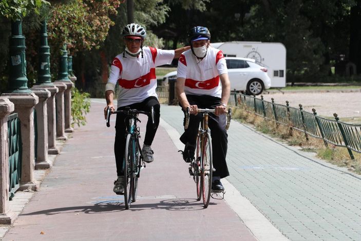 Eski milli bisikletçi kardeşler, günde 50 kilometre pedal çeviriyor -4