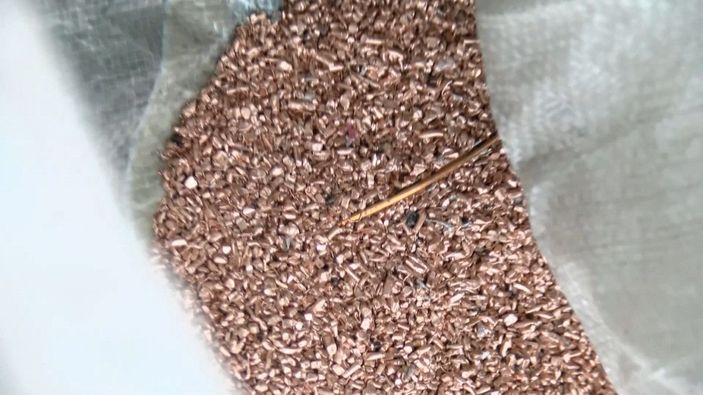 Güngören'de 1,5 ton bakır çalan hırsızların rahatlığı pes dedirtti; o anlar kamerada -5