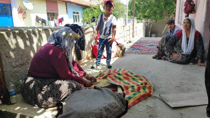 d Konya'da evin tabanının çökme nedeni 'rutubet' çıktı -5