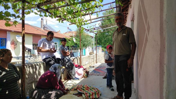 Konya'da evin tabanının çökme nedeni 'rutubet' çıktı -4