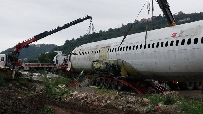 Pistten çıkan uçak, pide salonu olacağı yere taşındı -4