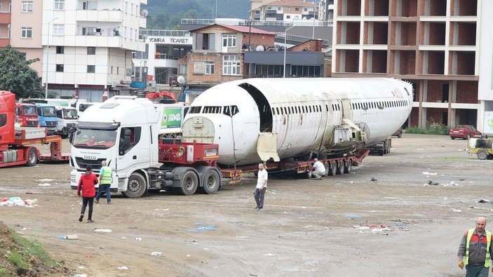 Pistten çıkan uçak, pide salonu olacağı yere taşındı -9