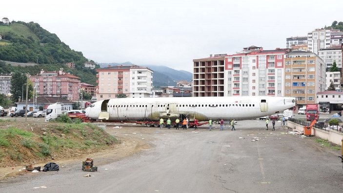 Pistten çıkan uçak, pide salonu olacağı yere taşındı -8