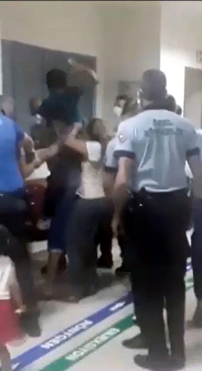 ‘Çocuğun kolunu acıttı’ diyerek hemşireleri darbettiler -1