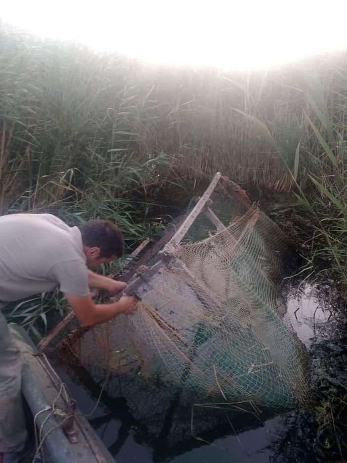 Enez'de yasa dışı avcılıkta kullanılan ördek kafesleri imha edildi -1