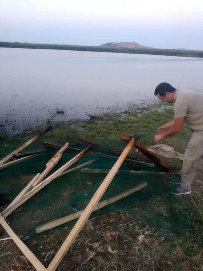 Enez'de yasa dışı avcılıkta kullanılan ördek kafesleri imha edildi -3
