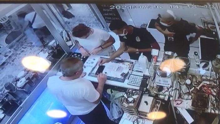 Şişli'de yüzük satma bahanesiyle oyalayıp telefonunu çaldılar -4