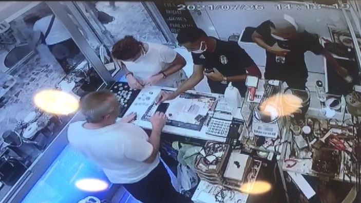 Şişli'de yüzük satma bahanesiyle oyalayıp telefonunu çaldılar -3