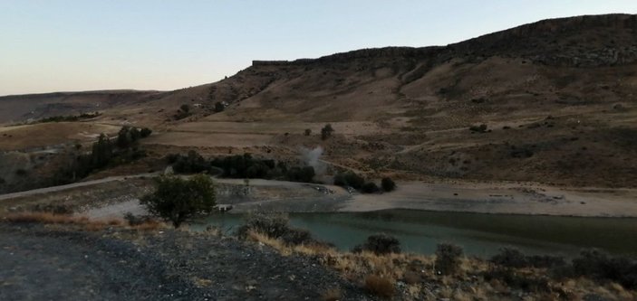 Barajda, suyun çekildiği bölgede el bombası bulundu -5