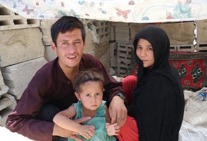 Eşi ve 3 yaşındaki çocuğuyla yaptığı 40 günlük umut yolculuğunu DHA'ya anlattı -5