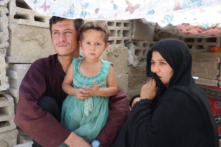 Eşi ve 3 yaşındaki çocuğuyla yaptığı 40 günlük umut yolculuğunu DHA'ya anlattı -2