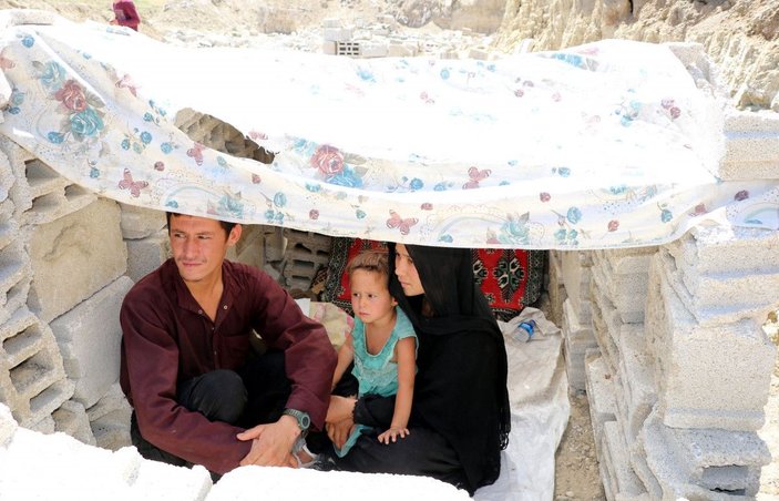 Eşi ve 3 yaşındaki çocuğuyla yaptığı 40 günlük umut yolculuğunu DHA'ya anlattı -4