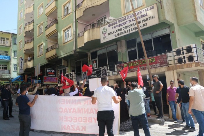 HDP önünde eylem yapan baba: Kızım polis olacaktı, hayalini yıktılar -2