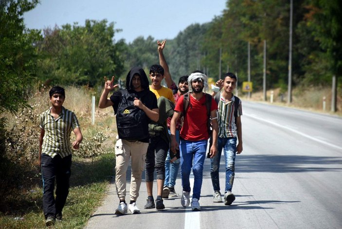 Afganistanlı göçmenler, 'Yunanistan sınır kapılarını açtı' söylentisi üzerine Edirne'ye akın etti -5
