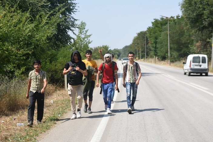 Afganistanlı göçmenler, 'Yunanistan sınır kapılarını açtı' söylentisi üzerine Edirne'ye akın etti -3