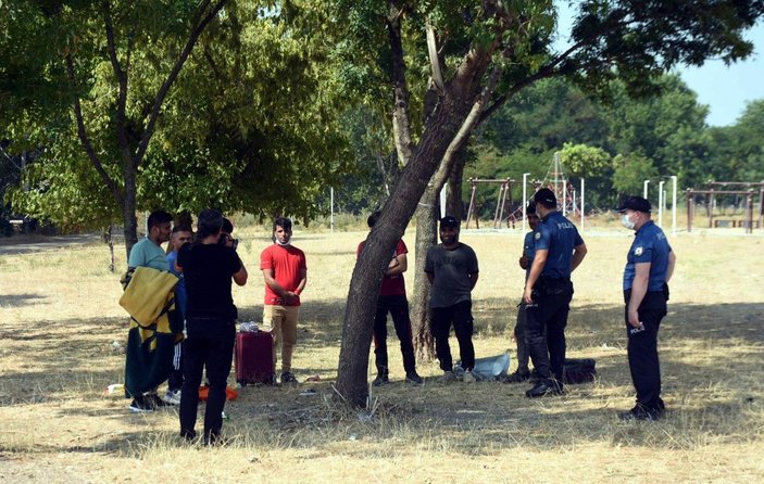 Afganistanlı göçmenler, 'Yunanistan sınır kapılarını açtı' söylentisi üzerine Edirne'ye akın etti -2