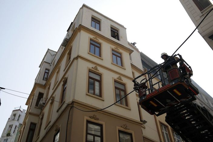 Beyoğlu'nda dar sokaklar ve uygunsuz parklar nedeniyle yangına gecikmeli müdahale  -4