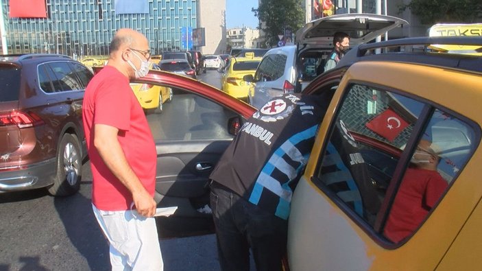 Taksim'de taksicilere polis denetimi -1