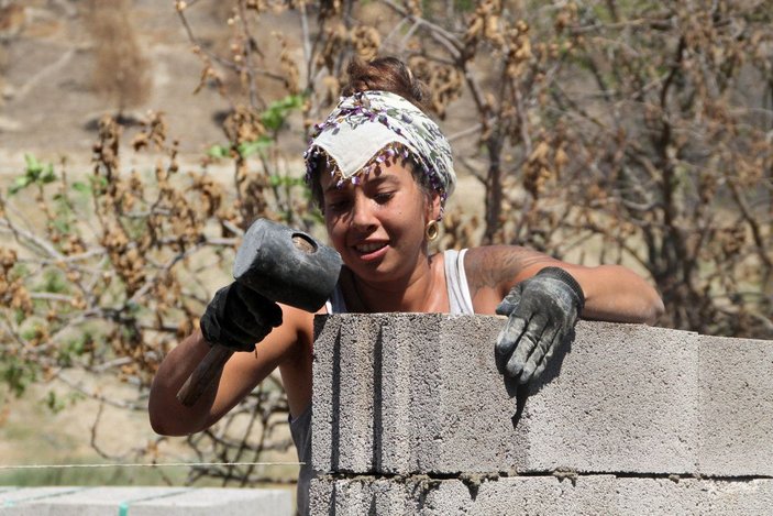 Manavgat'ta eline hiç mala almamış gönüllüler, duvar örüp inşaat yapıyor -2