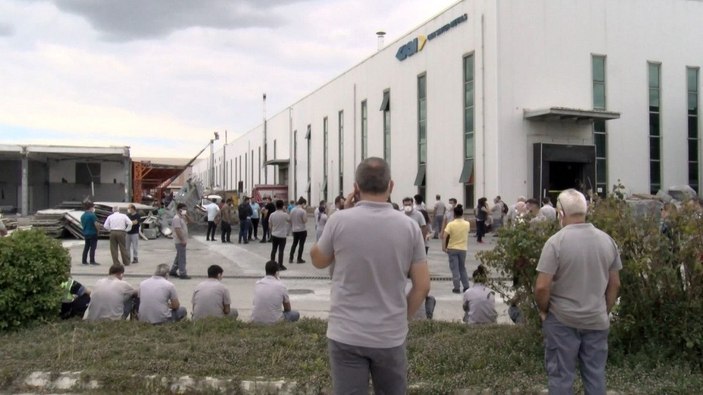 Bakırköy'de fabrikada yangın, çalışanlar kendilerini dışarıya attı -3