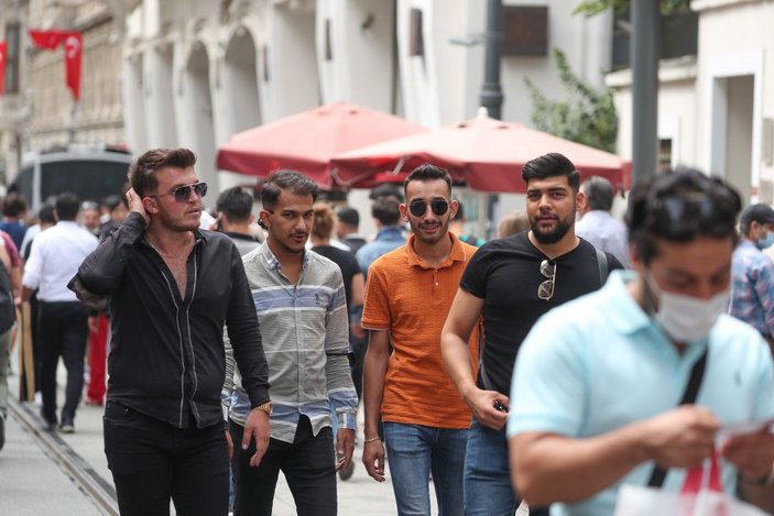 Fotoğraflar// Taksim'de yoğun maskesiz kalabalık -3
