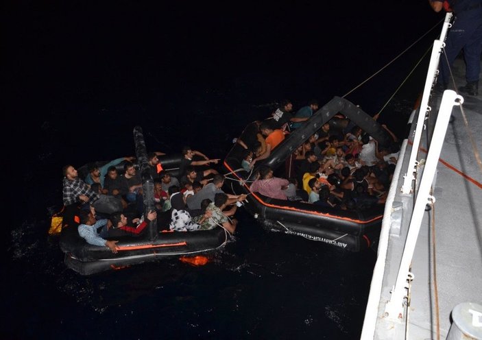 İzmir açıklarında 63 kaçak göçmen kurtarıldı -3