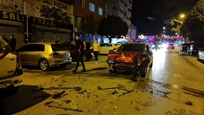 Bursa'da polisten kaçan alkollü sürücü kaza yaptı: 2 yaralı